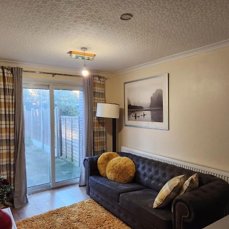 Crane Home In Dagenham With Free Wi Fi Ngoại thất bức ảnh