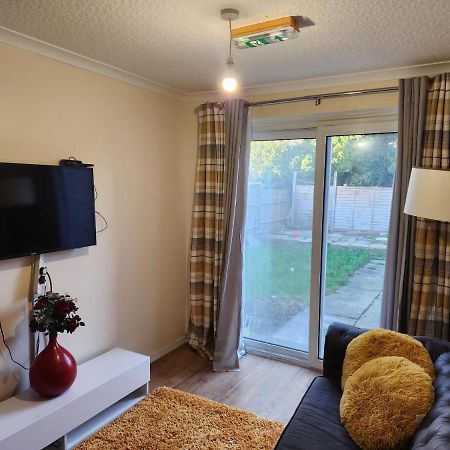 Crane Home In Dagenham With Free Wi Fi Ngoại thất bức ảnh