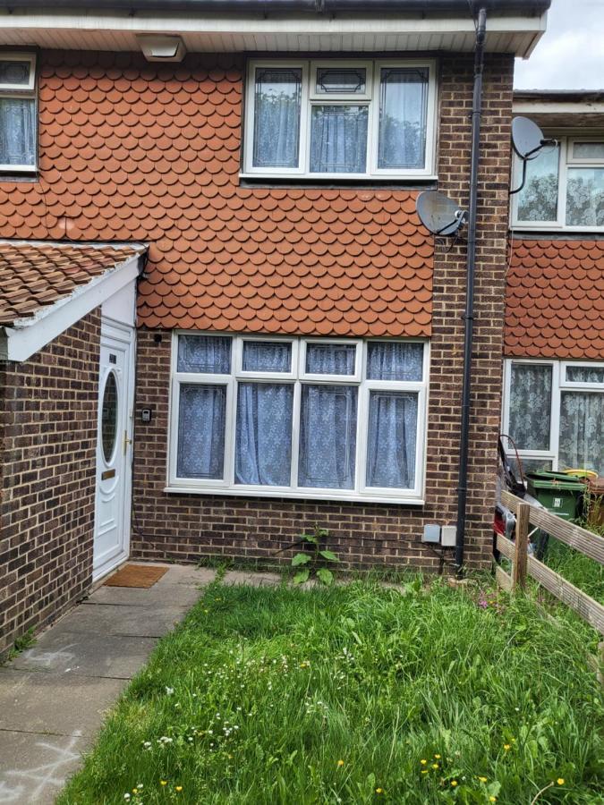 Crane Home In Dagenham With Free Wi Fi Ngoại thất bức ảnh