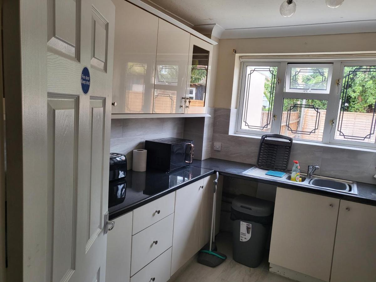 Crane Home In Dagenham With Free Wi Fi Ngoại thất bức ảnh