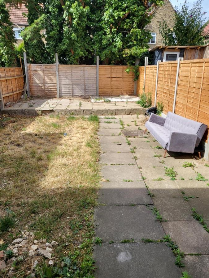 Crane Home In Dagenham With Free Wi Fi Ngoại thất bức ảnh