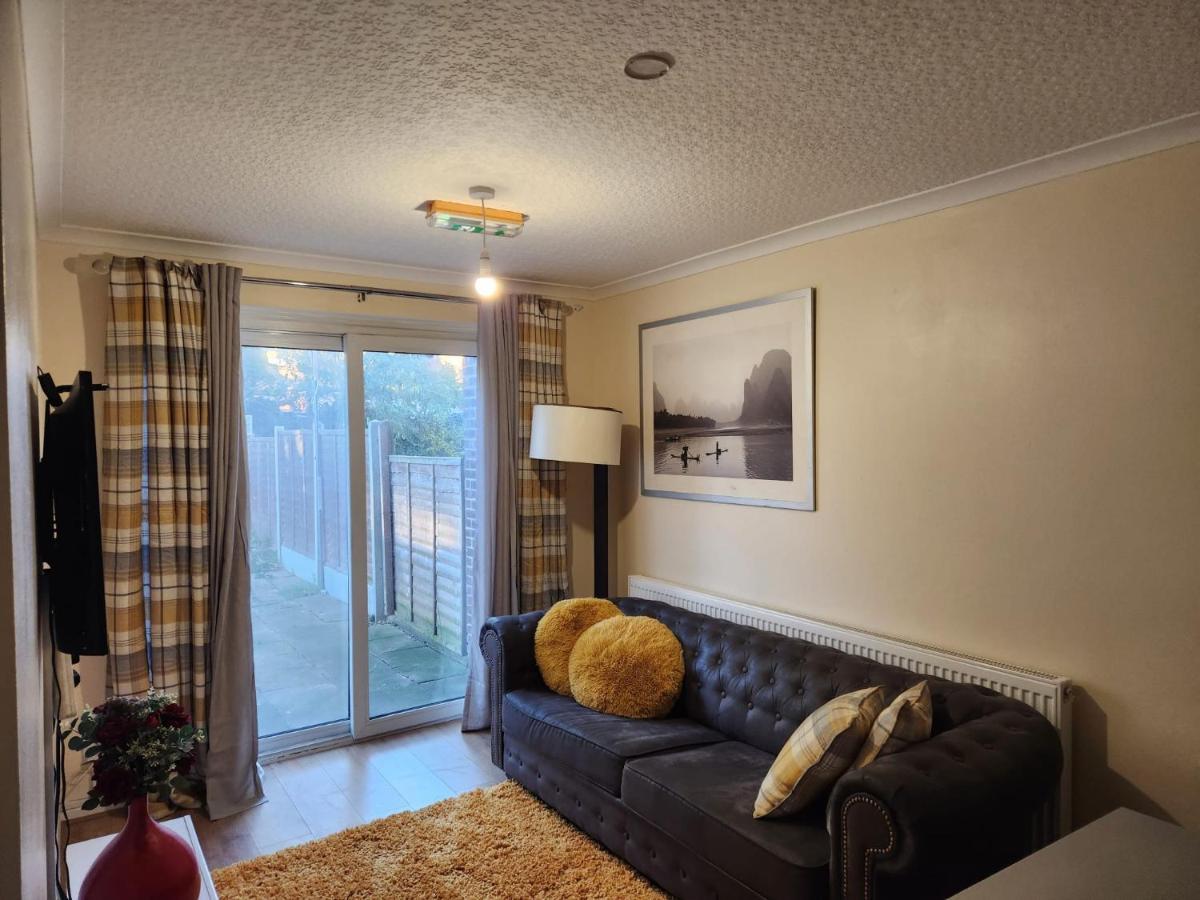 Crane Home In Dagenham With Free Wi Fi Ngoại thất bức ảnh