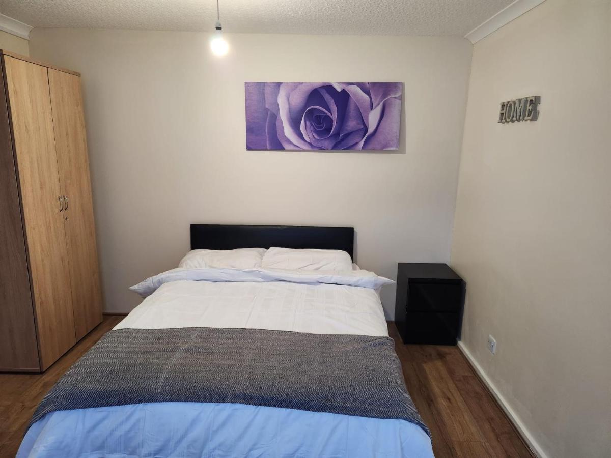 Crane Home In Dagenham With Free Wi Fi Ngoại thất bức ảnh