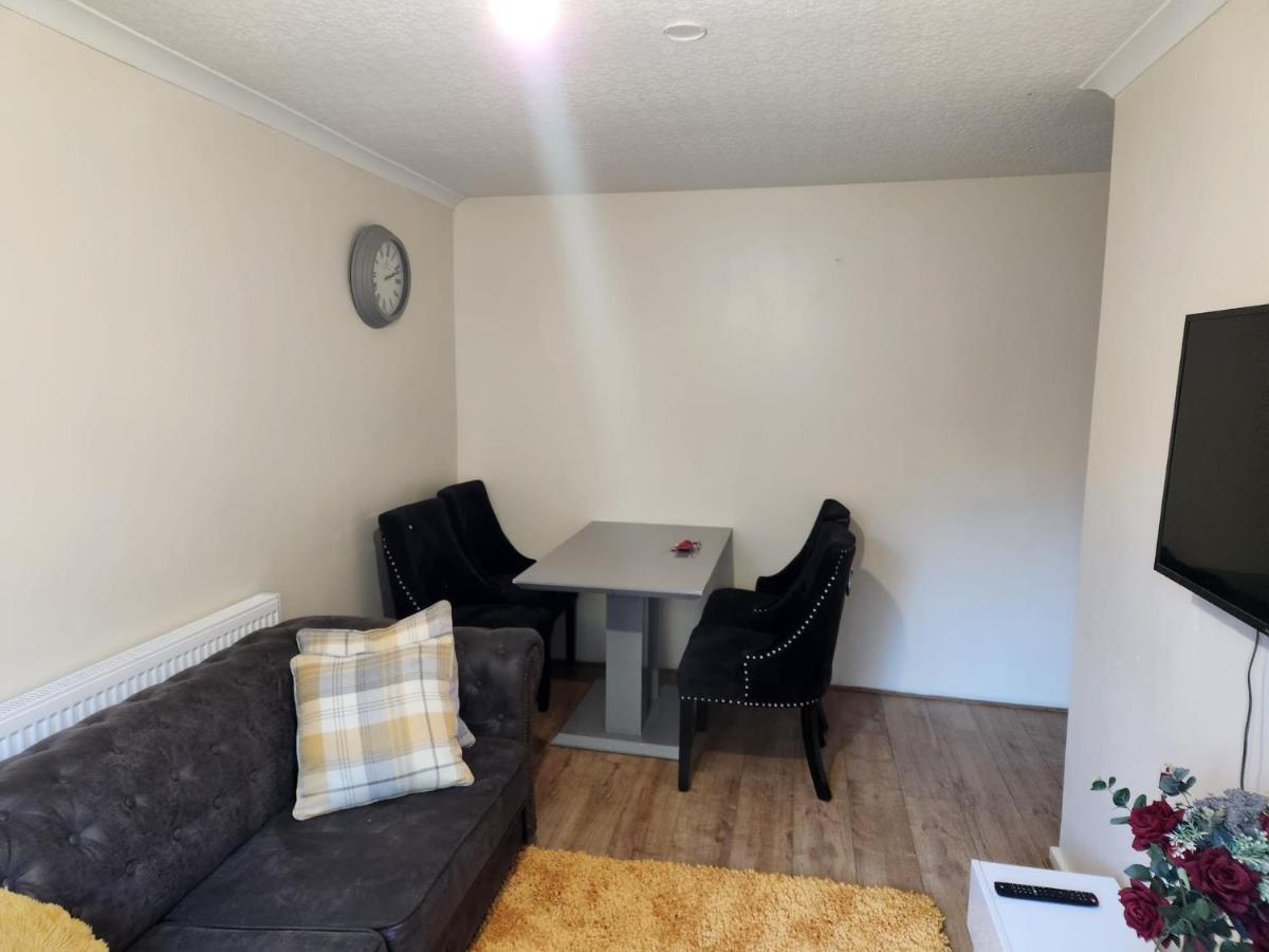Crane Home In Dagenham With Free Wi Fi Ngoại thất bức ảnh